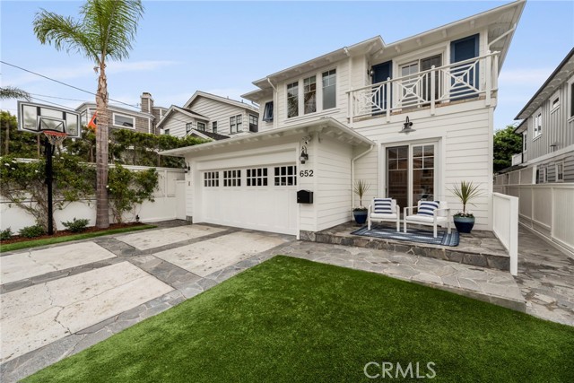 652 26th Street, Manhattan Beach, California 90266, 5 Bedrooms Bedrooms, ,2 BathroomsBathrooms,Residential,Sold,26th,SB21213872