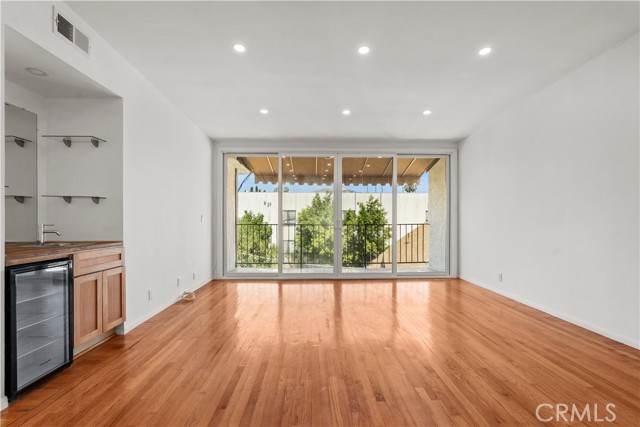 Detail Gallery Image 13 of 35 For 1559 Winona #D3,  Los Angeles,  CA 90027 - 2 Beds | 2 Baths
