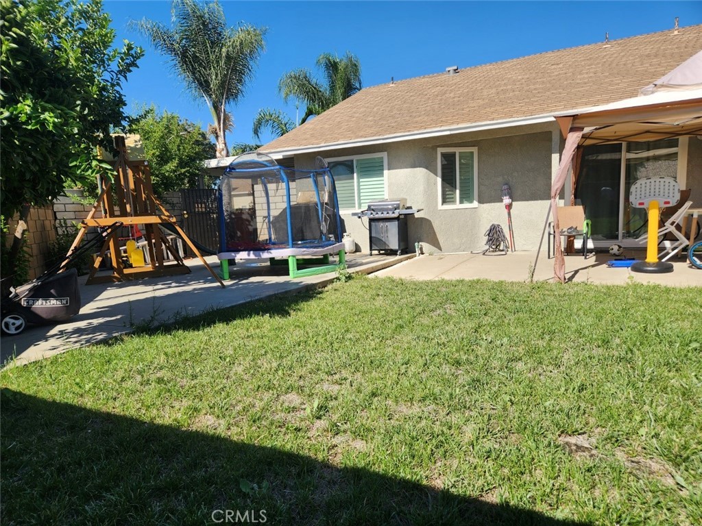 https://media.crmls.org/medias/f355ba2f-0a1c-443e-b129-e4b70a8576b7.jpg?preset=X-Large