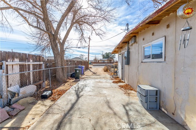 12074 Lee Ave, Adelanto, California 92301, 2 Bedrooms Bedrooms, ,1 BathroomBathrooms,Single Family Residence,For Sale,Lee Ave,IG25006540