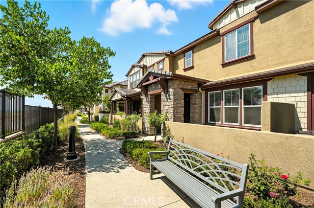 Detail Gallery Image 6 of 52 For 28648 Pietro Dr, Valencia,  CA 91354 - 3 Beds | 3 Baths
