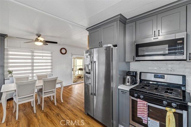 Detail Gallery Image 3 of 33 For 235 S Beach #108,  Anaheim,  CA 92804 - 2 Beds | 2 Baths