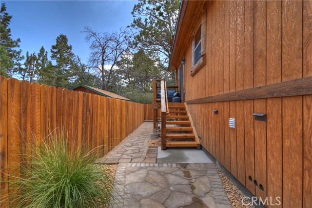 365 Santa Barbara Avenue, Sugarloaf CA: https://media.crmls.org/medias/f3581dca-f7d2-400c-bbd9-692ca017ff3a.jpg