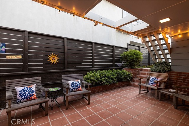 305 Poinsettia Avenue, Corona del Mar CA: https://media.crmls.org/medias/f358b147-6aa5-43c9-87c1-da87eda5306d.jpg