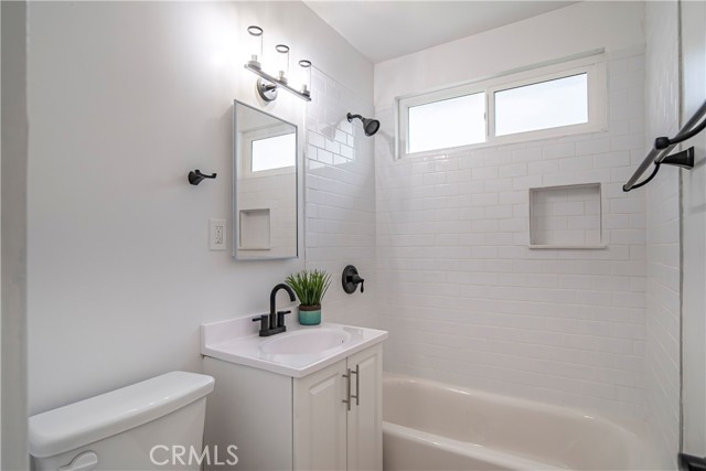 18506 Grevillea - 1 bathroon