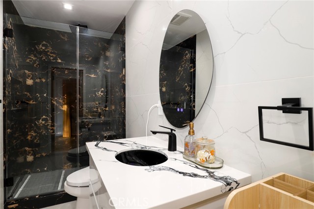 Detail Gallery Image 21 of 47 For 9742 Farralone, Chatsworth,  CA 91311 - 4 Beds | 3/1 Baths