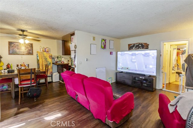 12401 Archwood Street, North Hollywood CA: https://media.crmls.org/medias/f3594d0c-fdda-47dd-b5ac-43b4ea38f35b.jpg