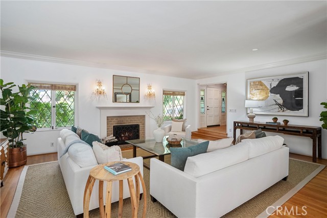 11818 Laurel Hills Road, Studio City CA: https://media.crmls.org/medias/f35b0d2a-238f-4759-b466-4119d7f80fbd.jpg