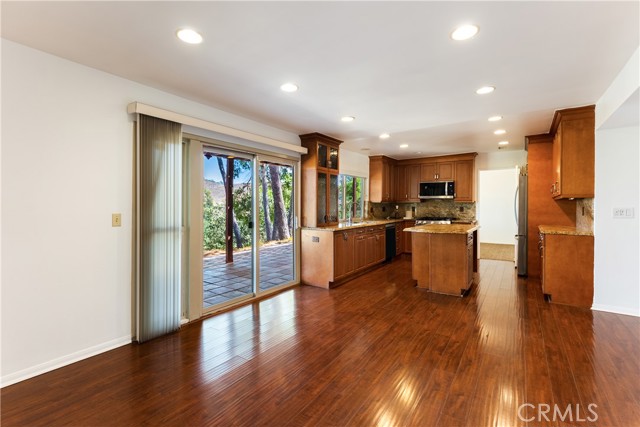 27601 Endeavor Street photo 10