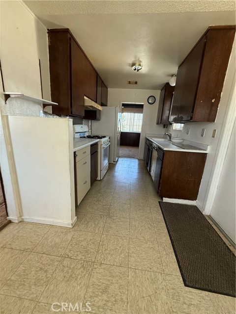 72400 El Paseo Drive, 29 Palms CA: https://media.crmls.org/medias/f35c9b6a-10b8-4d25-837f-67aeca370d3c.jpg