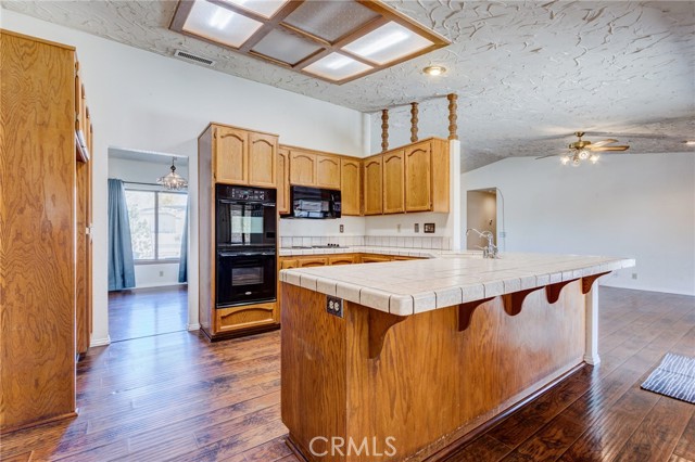 Detail Gallery Image 13 of 43 For 14076 Wawona Rd, Apple Valley,  CA 92307 - 3 Beds | 2 Baths