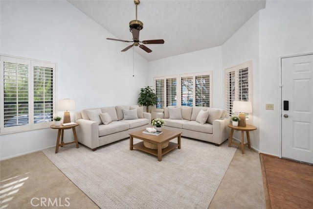 Detail Gallery Image 3 of 37 For 26389 Rainbow Glen Dr, Newhall,  CA 91321 - 2 Beds | 2 Baths