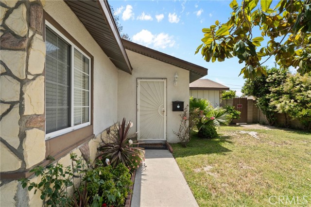 8252 McFadden Avenue, Midway City CA: https://media.crmls.org/medias/f35d066a-e149-464d-aba6-fe9926cfcc1b.jpg