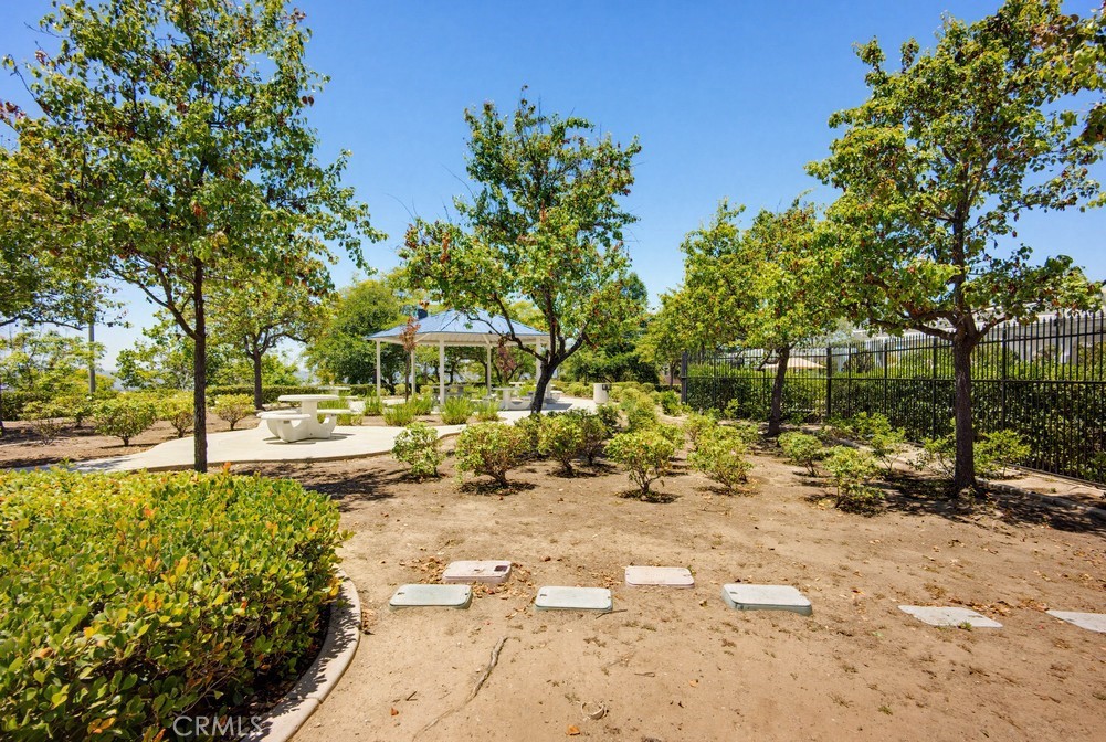 https://media.crmls.org/medias/f35e659d-29d2-41d6-bdd4-b150a7e5971a.jpg?preset=X-Large