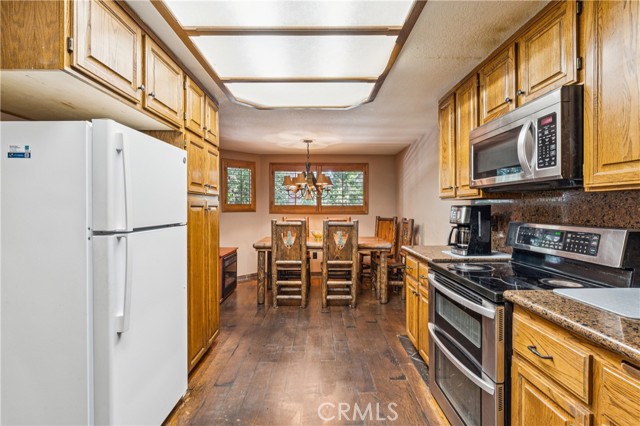 27496 White Fir Drive, Lake Arrowhead, CA 92352