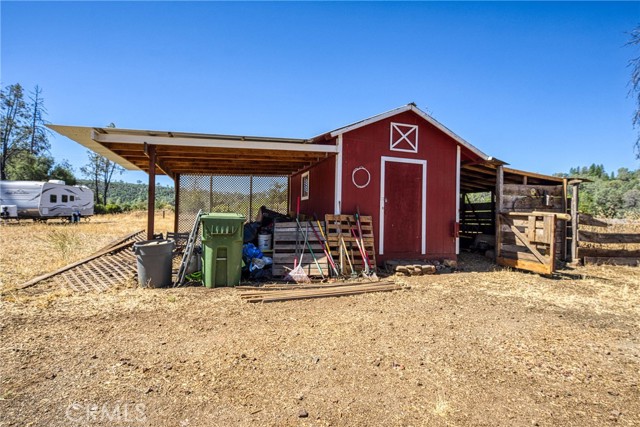 15000 Gray Pine Road, Lower Lake CA: https://media.crmls.org/medias/f35ea085-a46b-4a53-b962-8aaabe7a3d7d.jpg