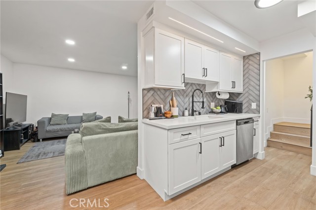 Detail Gallery Image 12 of 27 For 9210 Van Nuys Bld #14,  Panorama City,  CA 91402 - 2 Beds | 1/1 Baths