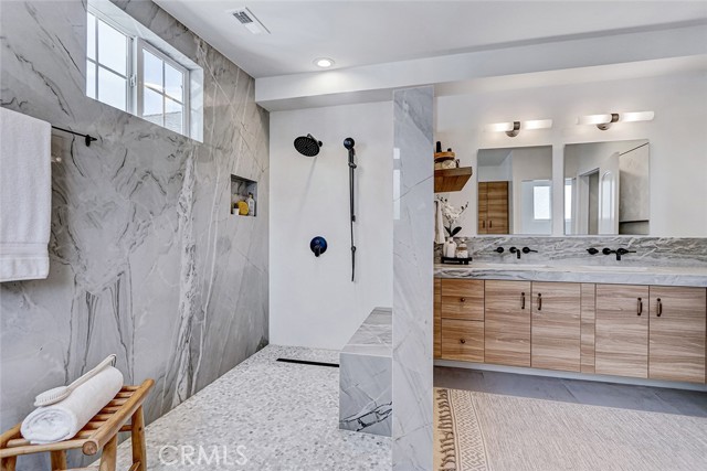 Detail Gallery Image 6 of 75 For 104 Saint Joseph Ave, Long Beach,  CA 90803 - 5 Beds | 3 Baths