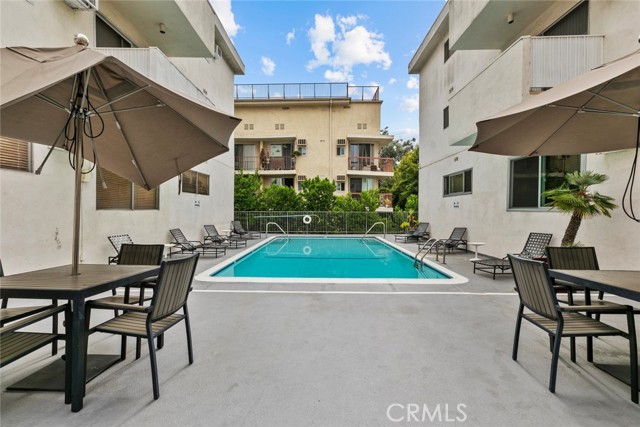960 Larrabee Street, West Hollywood CA: https://media.crmls.org/medias/f35f5d39-61ad-4001-9b0c-cd2cb902c79f.jpg