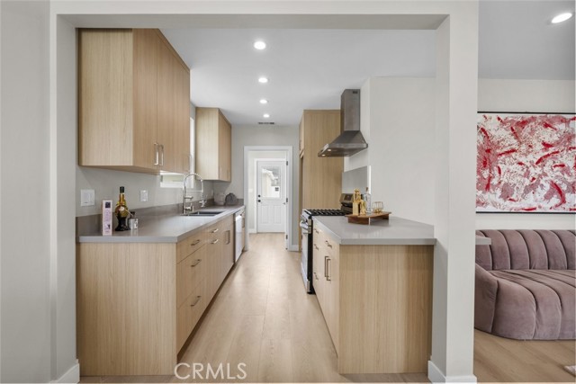 Detail Gallery Image 12 of 41 For 6820 Jellico Ave, Van Nuys,  CA 91406 - 3 Beds | 2 Baths