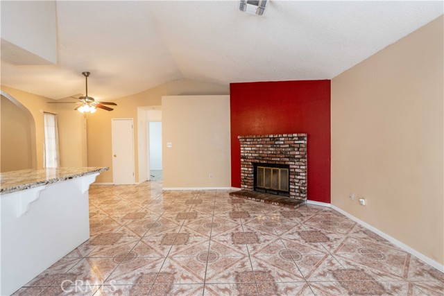 Detail Gallery Image 8 of 33 For 5905 Stone Bridge Ln, Bakersfield,  CA 93313 - 4 Beds | 2 Baths