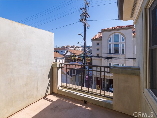 Detail Gallery Image 21 of 35 For 644 Hermosa Ave, Hermosa Beach,  CA 90254 - 3 Beds | 2/1 Baths