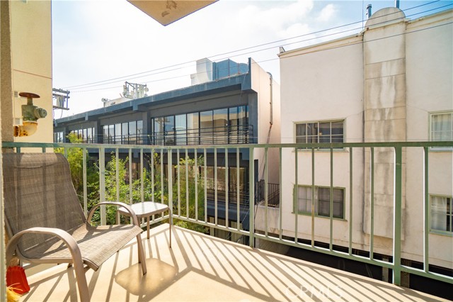 Detail Gallery Image 42 of 47 For 1927 Glendon #301,  Los Angeles,  CA 90025 - 2 Beds | 2 Baths