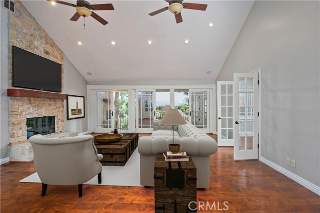 Detail Gallery Image 9 of 54 For 22757 Plummer St, Chatsworth,  CA 91311 - 3 Beds | 3 Baths