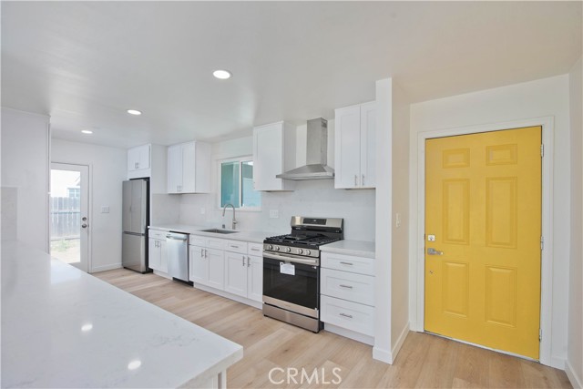 Detail Gallery Image 4 of 13 For 1608 Alviso, Simi Valley,  CA 93065 - 4 Beds | 1/1 Baths