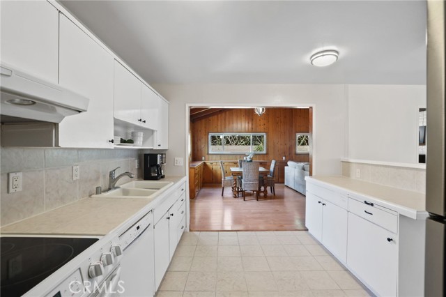 20071 Moontide Circle, Huntington Beach CA: https://media.crmls.org/medias/f3638eee-54b2-4700-963f-44878c7448cb.jpg