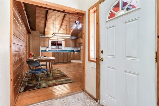 5940 Lake Drive, Angelus Oaks CA: https://media.crmls.org/medias/f363a1d2-eb6b-4286-b625-2785d3cb690c.jpg
