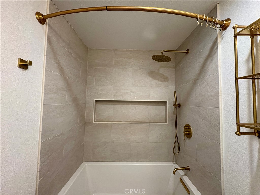 https://media.crmls.org/medias/f3641af5-8d29-4b22-81ee-4e6914baa00d.jpg?preset=X-Large