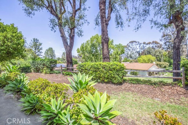 5006 Duverney, Laguna Woods CA: https://media.crmls.org/medias/f36555b1-7ac0-4b65-b39a-1d4cac817bbd.jpg