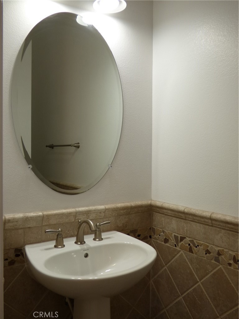 https://media.crmls.org/medias/f3657ed3-4019-47e4-a9ff-bef5103c27de.jpg?preset=X-Large