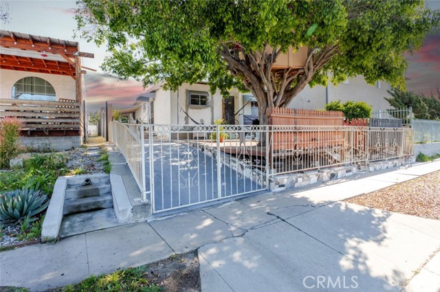 Detail Gallery Image 4 of 40 For 2945 Estara Ave, Los Angeles,  CA 90065 - 4 Beds | 2 Baths