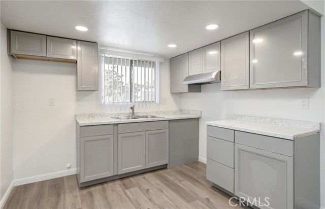 Detail Gallery Image 5 of 28 For 8801 Willis Ave #60,  Panorama City,  CA 91402 - 3 Beds | 2 Baths