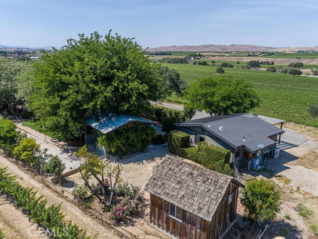 Detail Gallery Image 36 of 74 For 7790 Airport Rd, Paso Robles,  CA 93446 - 6 Beds | 5/2 Baths