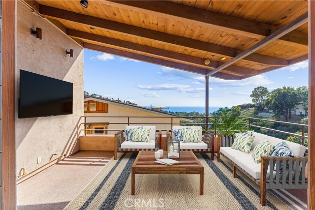 Detail Gallery Image 6 of 36 For 967 Meadowlark Ln, Laguna Beach,  CA 92651 - 3 Beds | 3/1 Baths