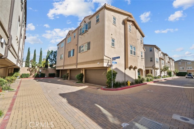 Detail Gallery Image 33 of 40 For 7214 N Chestnut, Van Nuys,  CA 91405 - 2 Beds | 3 Baths