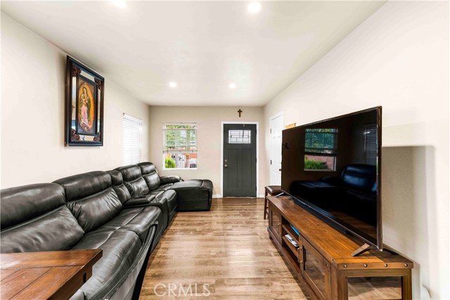 Detail Gallery Image 8 of 17 For 1301 W 132nd, Compton,  CA 90222 - 2 Beds | 1 Baths