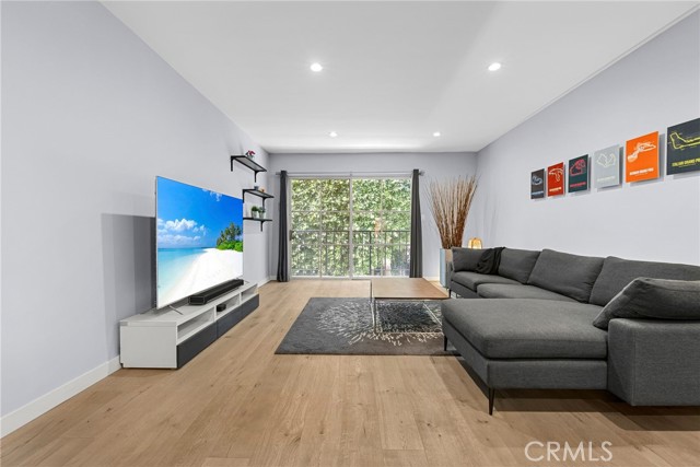 Detail Gallery Image 2 of 24 For 1045 N Kings Rd #107,  West Hollywood,  CA 90069 - 2 Beds | 2 Baths