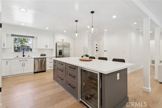 13340 Aetna Street, Valley Glen CA: https://media.crmls.org/medias/f36a67cc-0879-47df-9212-77a4bd68f08c.jpg