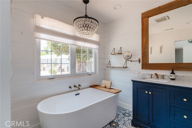 4741 Santa Lucia Drive, Woodland Hills CA: https://media.crmls.org/medias/f36b116d-5a07-4b51-87db-7da156ba51d7.jpg
