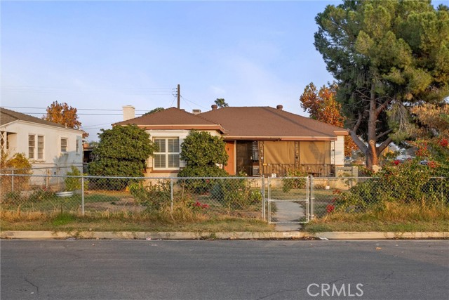 Detail Gallery Image 3 of 25 For 216 Bedford Way, Bakersfield,  CA 93308 - 3 Beds | 1 Baths