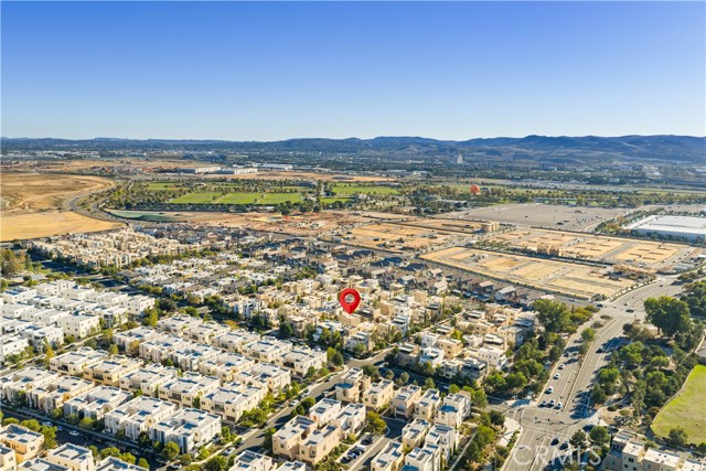 Detail Gallery Image 7 of 70 For 126 Interval, Irvine,  CA 92618 - 5 Beds | 4 Baths