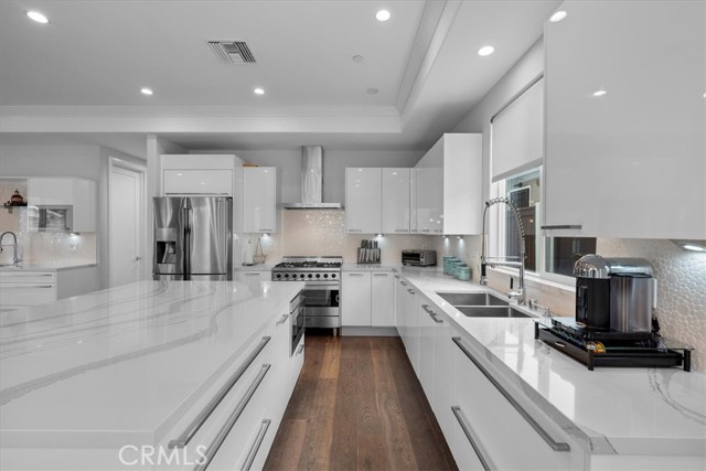 2214 Warfield Avenue, Redondo Beach, California 90278, 4 Bedrooms Bedrooms, ,3 BathroomsBathrooms,Residential,Sold,Warfield,SB24110583