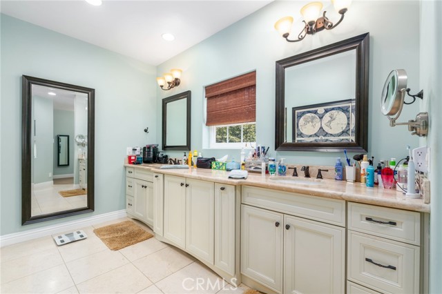 1033 Kimbark Avenue, San Bernardino CA: https://media.crmls.org/medias/f36c9a71-b812-43af-b3e0-4c73f36c9f75.jpg