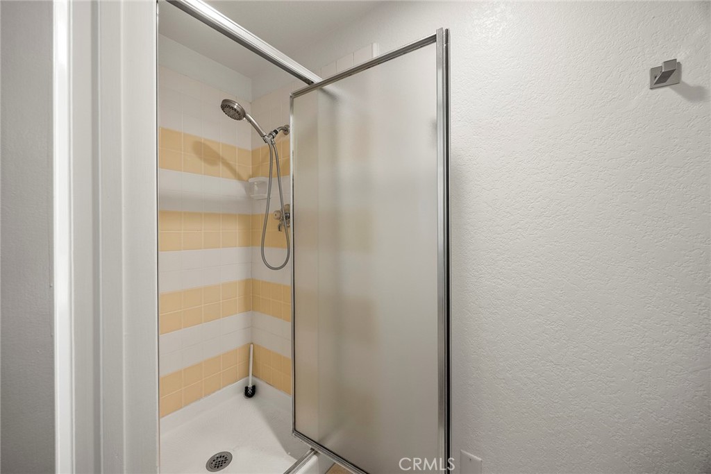 https://media.crmls.org/medias/f36d4e23-e365-4b16-9830-013dad27df63.jpg?preset=X-Large