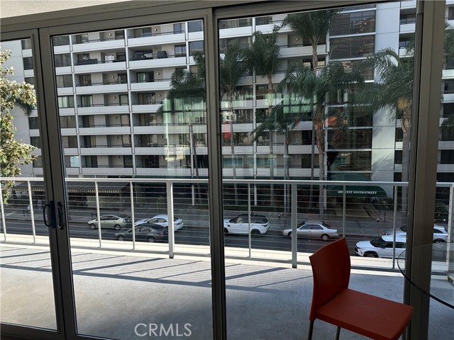 645 W 9th Street, Los Angeles CA: https://media.crmls.org/medias/f36ebac7-0b44-4d72-9761-3bc62e549614.jpg