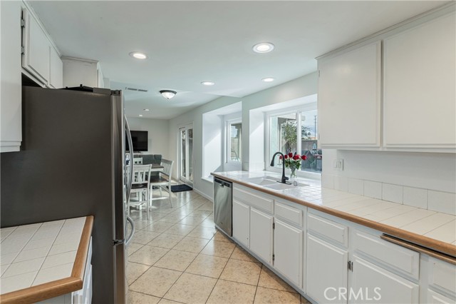 Detail Gallery Image 9 of 66 For 28955 via Marsala, Menifee,  CA 92584 - 4 Beds | 3 Baths